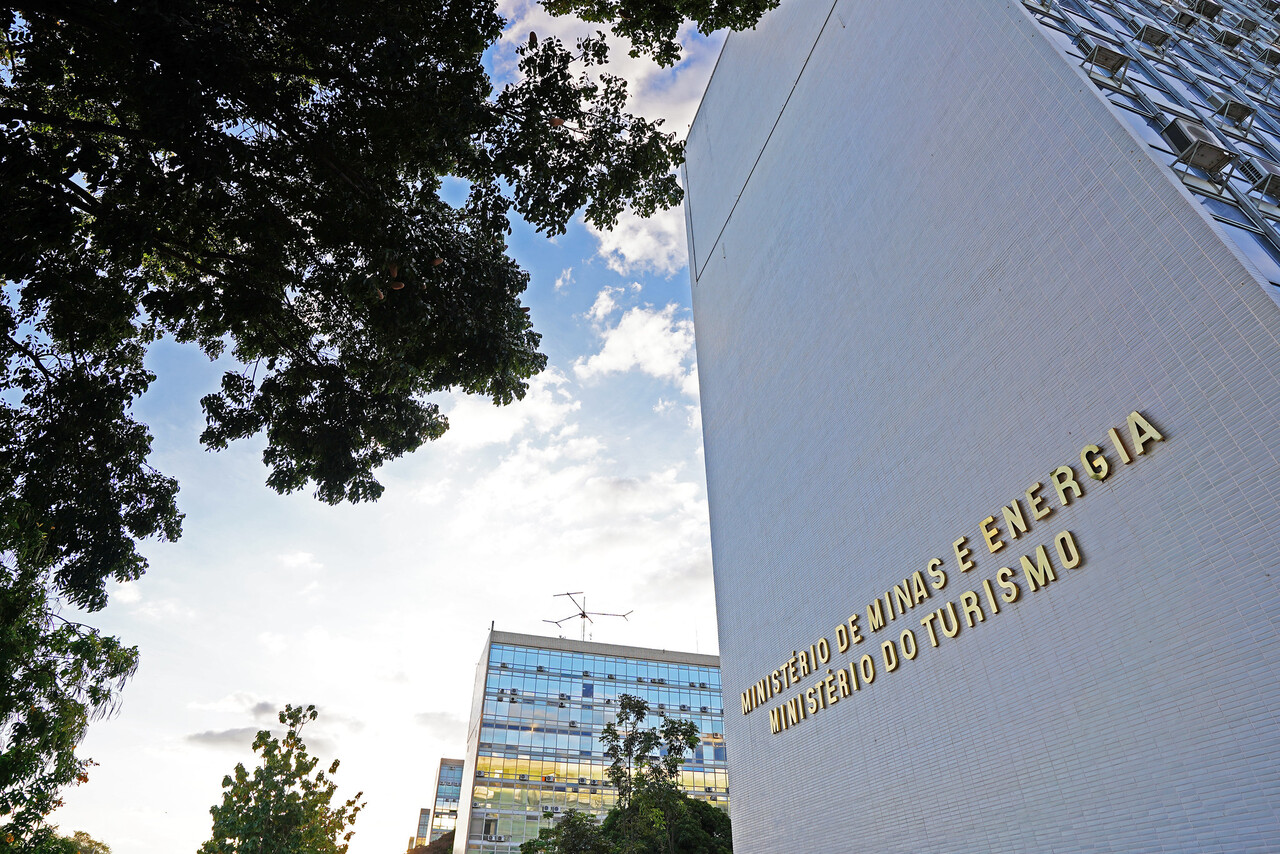 Governo convoca 14 distribuidoras para renovação de concessões