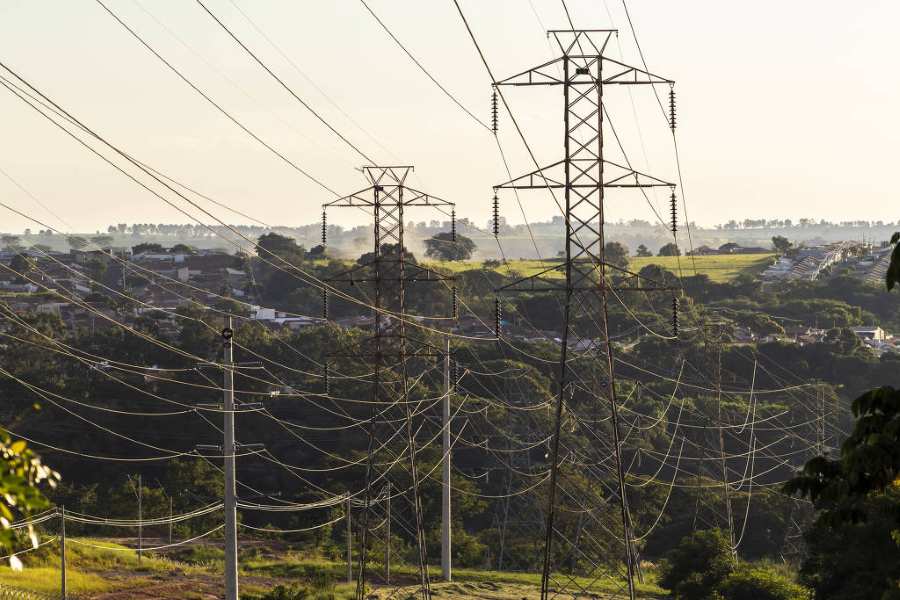 Governo convoca distribuidoras de energia para renovar concessões