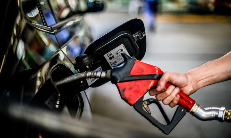 Petrobras anuncia reajuste nos preços da gasolina para distribuidoras